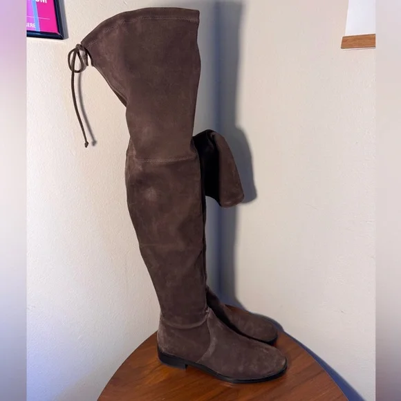 【Stuart Weitzman】 Lowland ニーハイ ブーツ (関税込み) LOWLAND in Black for Women | Stuart Weitzman®